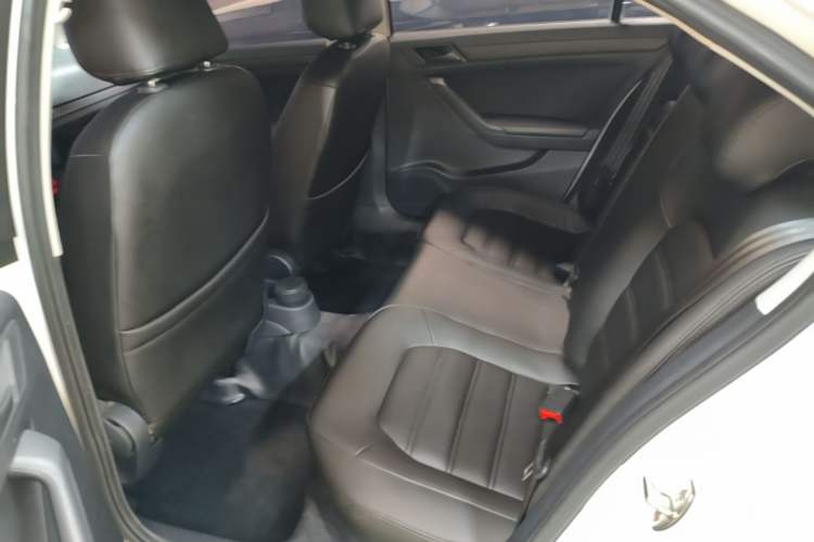 Used Volkswagen Jetta 2015 Value Edition 1.6L Manual Fashionable Style Left Rear Seat