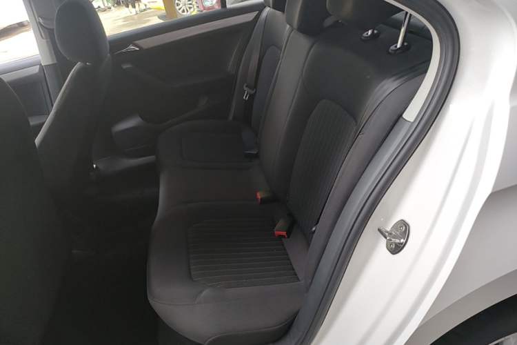 Used Volkswagen Jetta 2015 Value Edition 1.6L Automatic Comfort Version Left Rear Seat