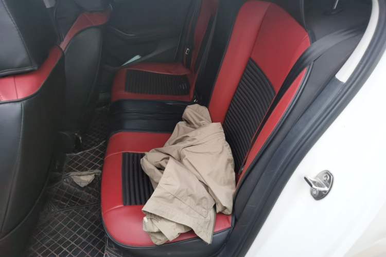 Used Volkswagen Jetta 2015 Zhuihui Edition 1.6L Manual Comfort Model Left Rear Seat