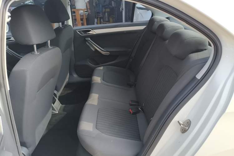 Used Volkswagen Jetta 2015 Value Edition 1.6L Automatic Comfort Version Left Rear Seat