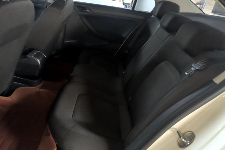 Used Volkswagen Jetta 2015 Value Edition 1.6L Manual Fashionable Style Left Rear Seat