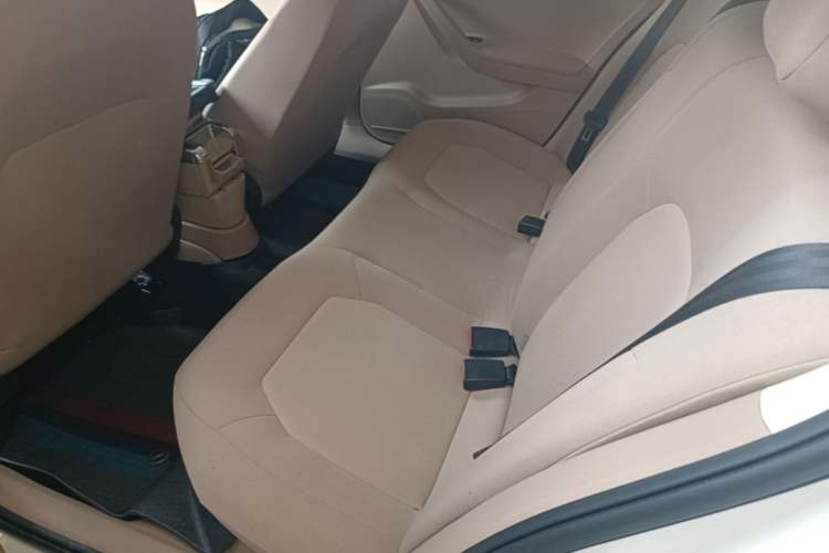 Used Volkswagen Jetta 2015 Value Edition 1.6L Manual Fashionable Style Left Rear Seat