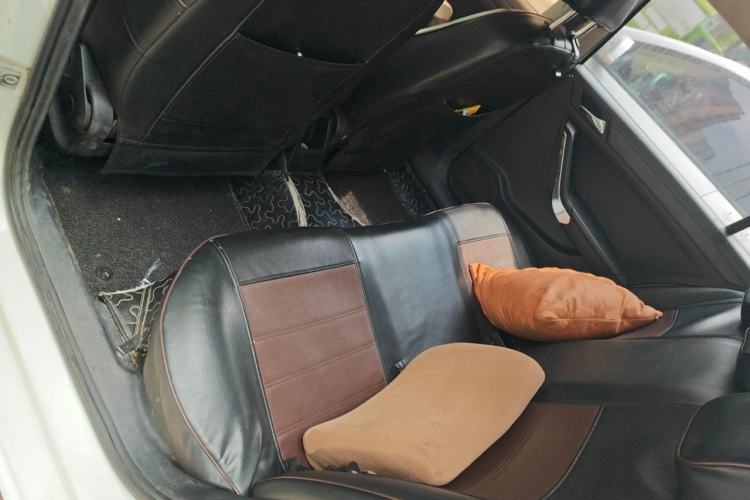 Used Volkswagen Jetta 2015 Zhuihui Edition 1.4L Manual Fashion Model Left Rear Seat