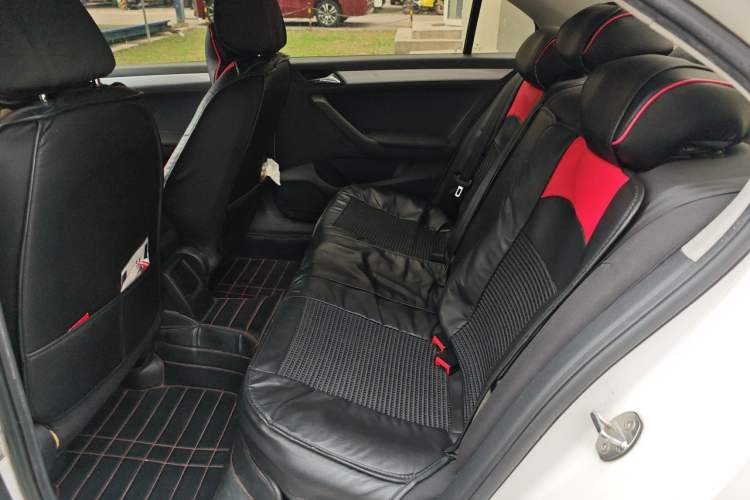 Used Volkswagen Jetta 2015 Zhuihui Edition 1.6L Manual Comfort Model Left Rear Seat