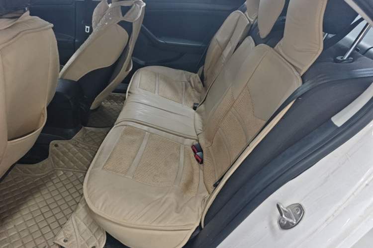 Used Volkswagen Jetta 2015 Value Edition 1.6L Manual Fashionable Style Left Rear Seat