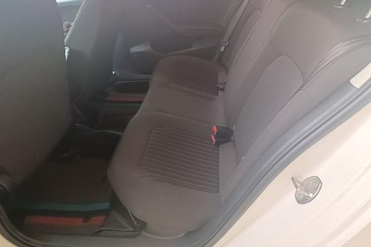Used Volkswagen Jetta 2015 Zhuihui Edition 1.6L Manual Comfort Model Left Rear Seat