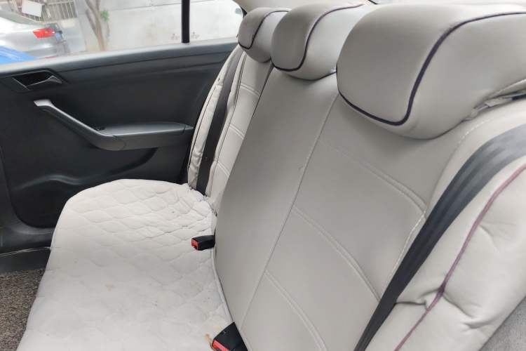 Used Volkswagen Jetta 2015 Value Edition 1.6L Manual Fashionable Style Left Rear Seat