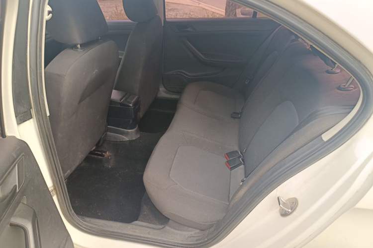 Used Volkswagen Jetta 2015 Zhuihui Edition 1.4L Manual Fashion Model Left Rear Seat