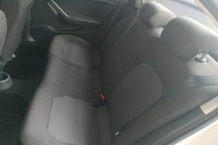 Used Volkswagen Jetta 2015 1.6L Automatic Fashion Model Left Rear Seat