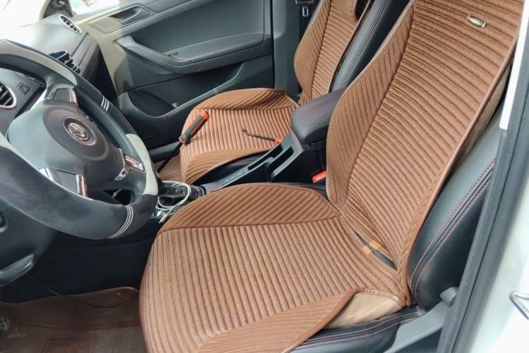 Used Volkswagen Jetta 2015 1.6L Automatic Fashion Model Left Rear Seat