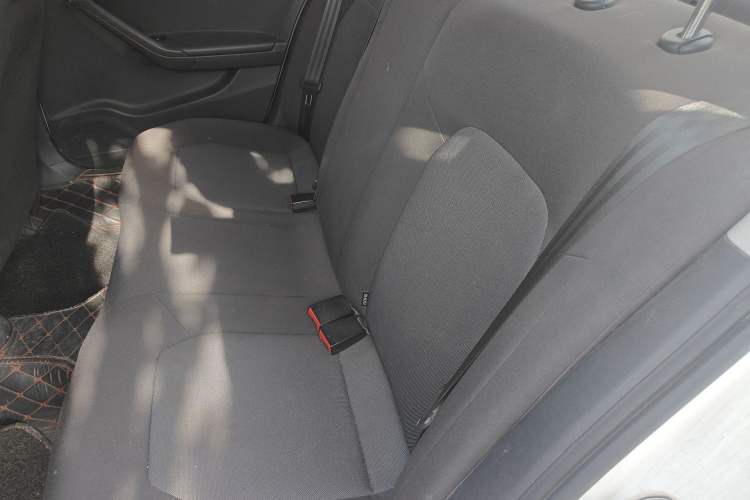 Used Volkswagen Jetta 2015 Zhuihui Edition 1.4L Manual Fashion Model Left Rear Seat