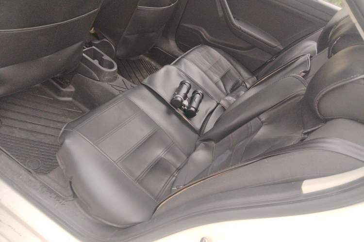 Used Volkswagen Jetta 2015 Value Edition 1.6L Manual Fashionable Style Left Rear Seat