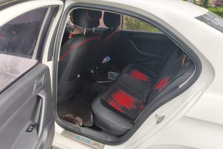 Used Volkswagen Jetta 2015 Zhuihui Edition 1.4L Manual Fashion Model Left Rear Seat