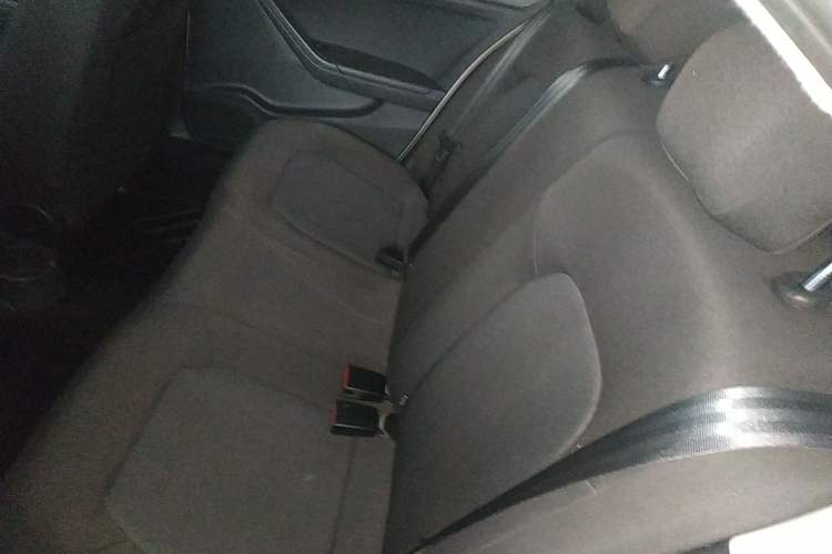 Used Volkswagen Jetta 2015 1.6L Automatic Fashion Model Left Rear Seat