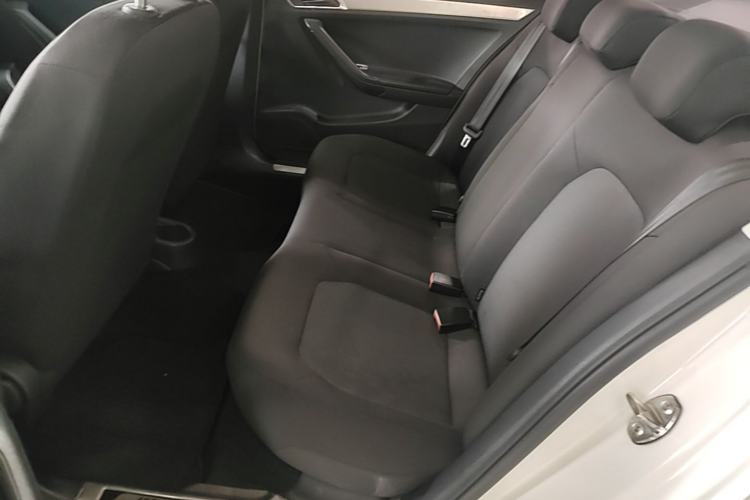 Used Volkswagen Jetta 2015 Value Edition 1.6L Manual Fashionable Style Left Rear Seat
