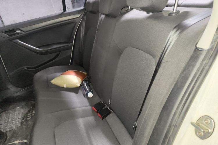 Used Volkswagen Jetta 2015 Zhuihui Edition 1.4L Manual Fashion Model Left Rear Seat