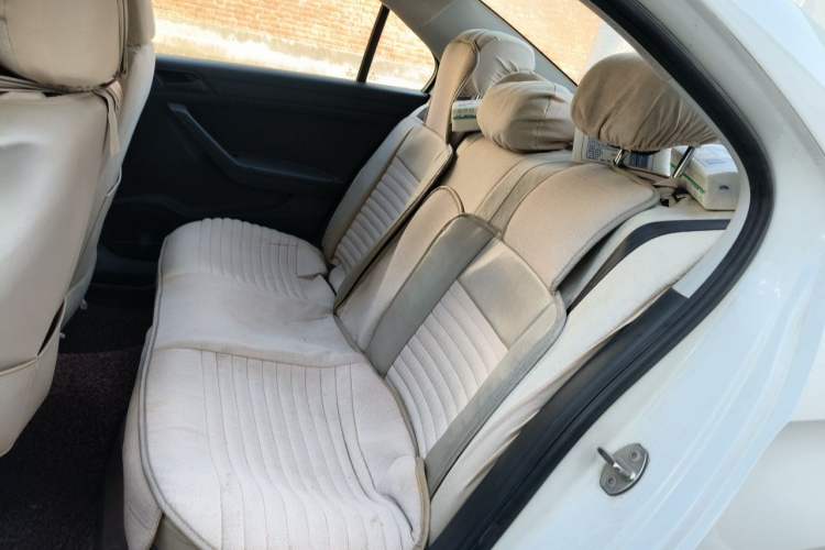 Used Volkswagen Jetta 2015 Value Edition 1.6L Automatic Fashion Version Left Rear Seat