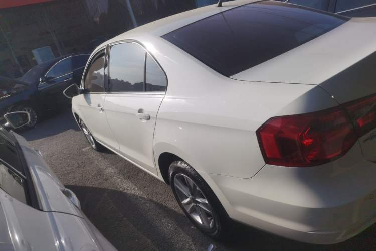 Used Volkswagen Jetta 2015 1.6L Automatic Luxury Model Left Side