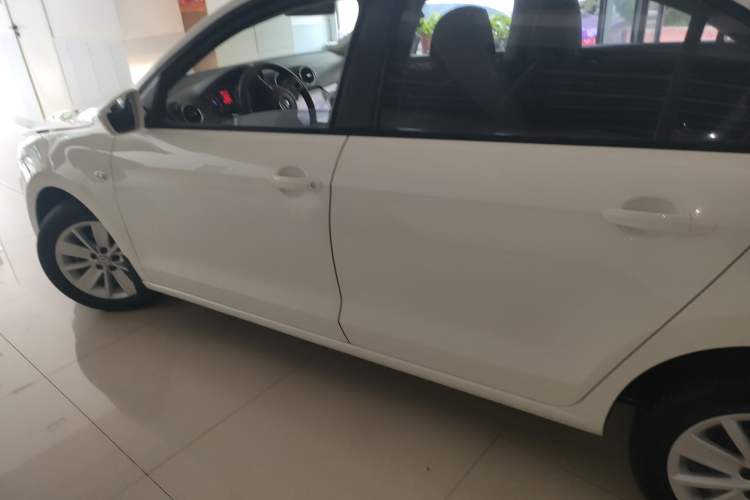 Used Volkswagen Jetta 2015 Value Edition 1.6L Automatic Comfort Version Left Side