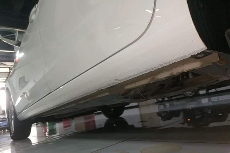 Used Volkswagen Jetta 2015 Zhuihui Edition 1.4L Manual Fashion Model Left Side Sill