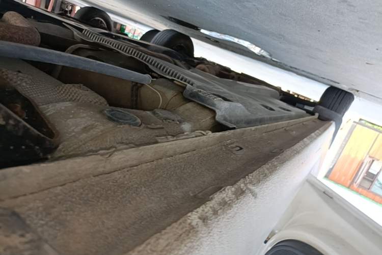 Used Volkswagen Jetta 2015 Zhuihui Edition 1.4L Manual Fashion Model Left Side Sill