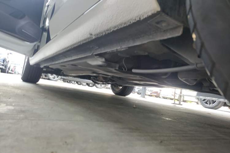 Used Volkswagen Jetta 2015 Value Edition 1.6L Automatic Comfort Version Left Side Sill