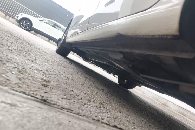 Used Volkswagen Jetta 2015 Value Edition 1.6L Automatic Fashion Version Left Side Sill