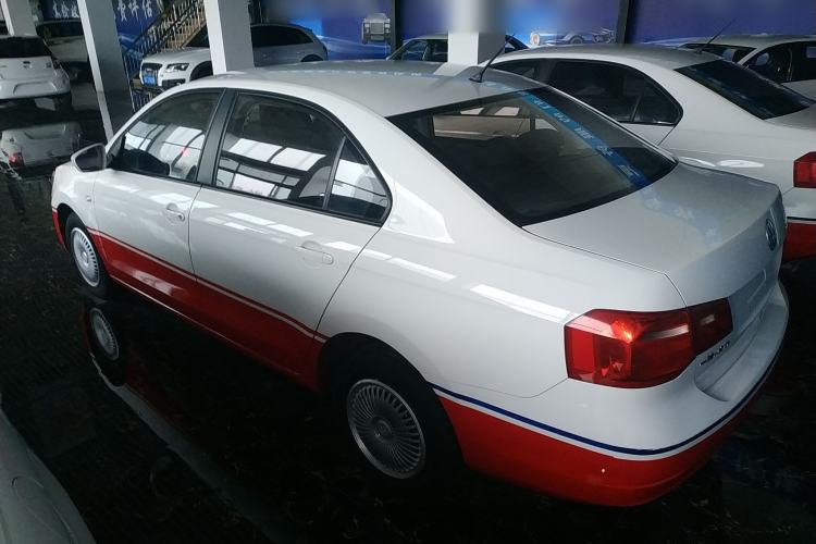 Used Volkswagen Jetta 2015 1.6L Automatic Fashion Model Left Side