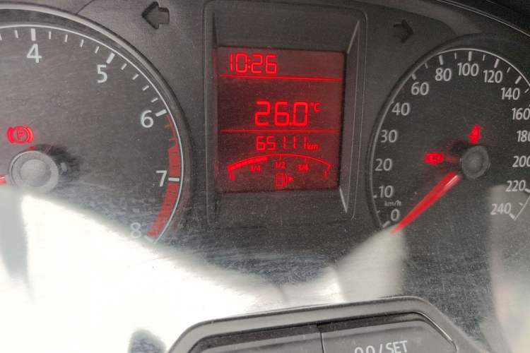 Used Volkswagen Jetta 2015 1.6L Manual Fashion Edition Odometer Close Up