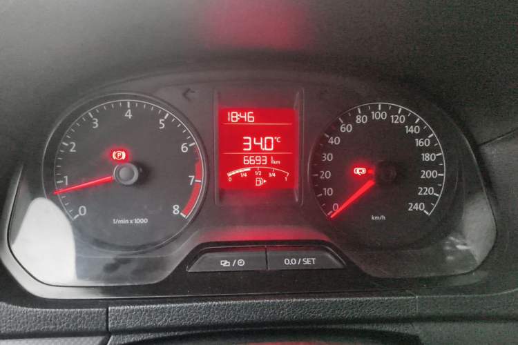 Used Volkswagen Jetta 2015 1.6L Manual Fashion Edition Odometer Close Up