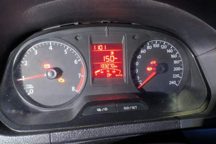 Used Volkswagen Jetta 2015 Zhuihui Edition 1.4L Manual Fashion Model Odometer Close Up