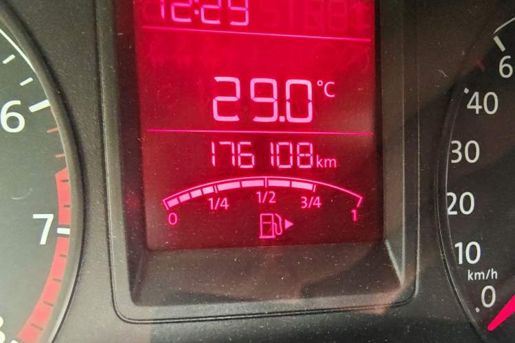 Used Volkswagen Jetta 2015 Zhuihui Edition 1.4L Manual Fashion Model Odometer Close Up