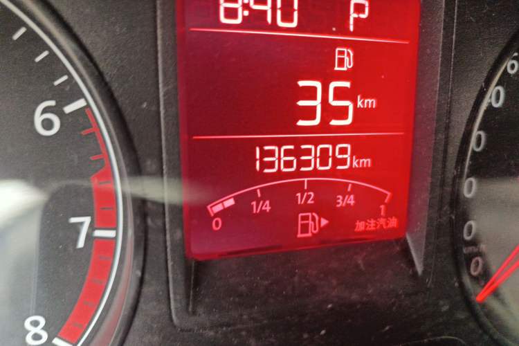Used Volkswagen Jetta 2015 Value Edition 1.6L Automatic Comfort Version Odometer Close Up