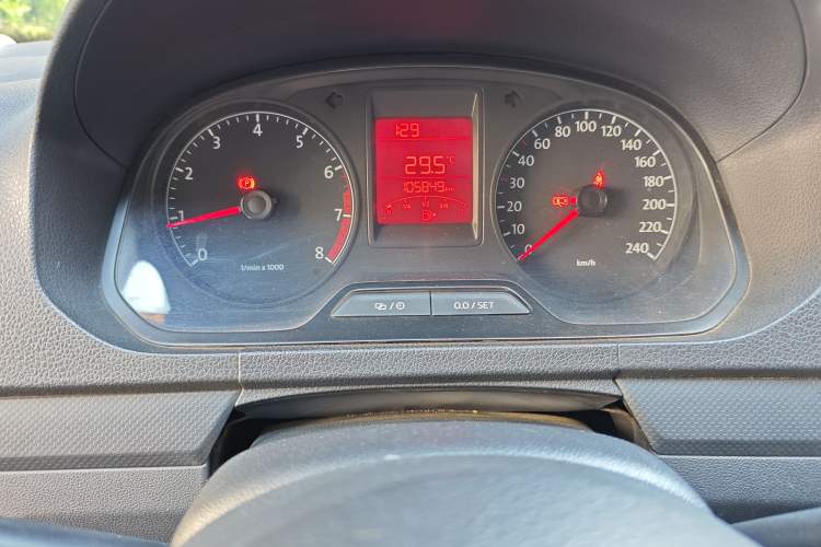 Used Volkswagen Jetta 2015 Value Edition 1.6L Manual Fashionable Style Odometer Close Up