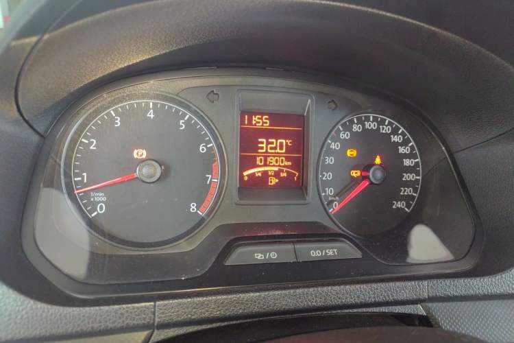 Used Volkswagen Jetta 2015 Value Edition 1.6L Manual Fashionable Style Odometer Close Up