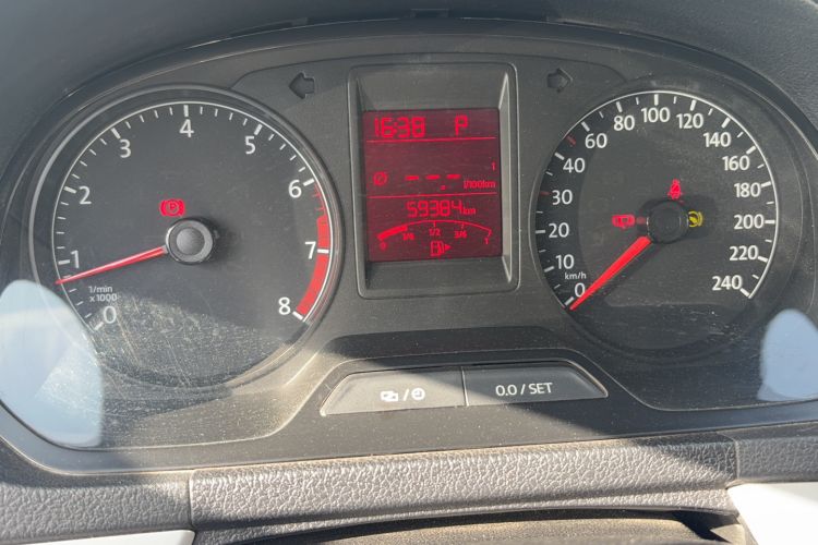 Used Volkswagen Jetta 2015 Value Edition 1.6L Automatic Comfort Version Odometer Close Up