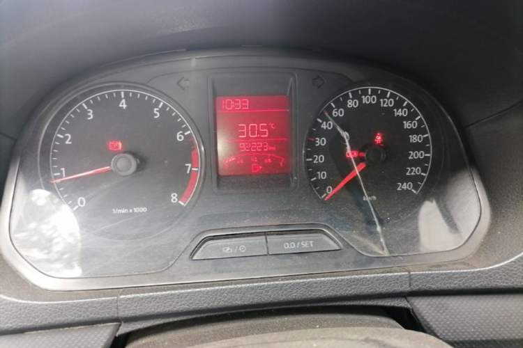 Used Volkswagen Jetta 2015 Zhuihui Edition 1.4L Manual Fashion Model Odometer Close Up