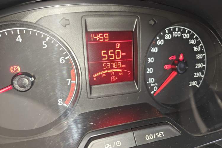 Used Volkswagen Jetta 2015 Zhuihui Edition 1.6L Manual Comfort Model Odometer Close Up