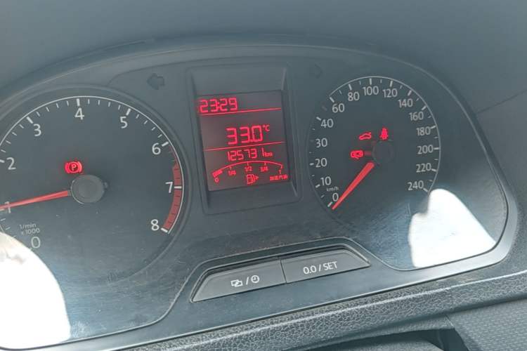 Used Volkswagen Jetta 2015 Zhuihui Edition 1.4L Manual Fashion Model Odometer Close Up