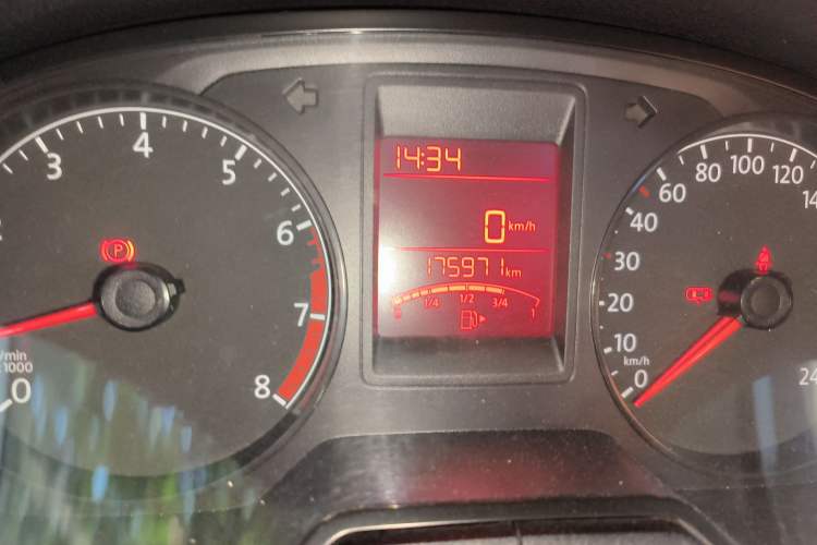 Used Volkswagen Jetta 2015 Zhuihui Edition 1.6L Manual Comfort Model Odometer Close Up