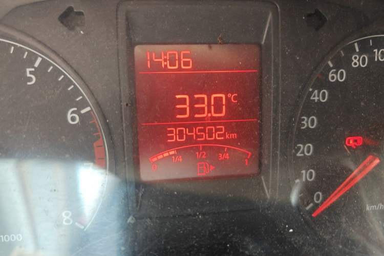 Used Volkswagen Jetta 2015 1.6L Manual Fashion Edition Odometer Close Up
