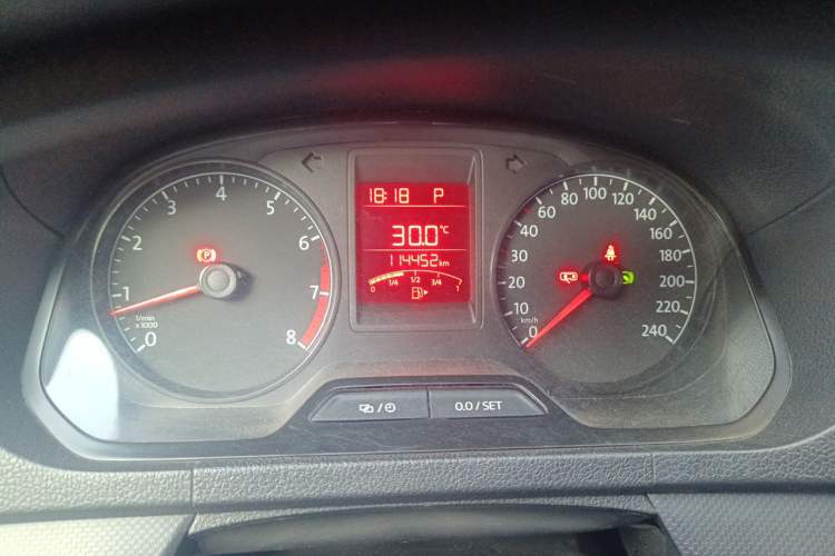 Used Volkswagen Jetta 2015 1.6L Automatic Fashion Model Odometer Close Up