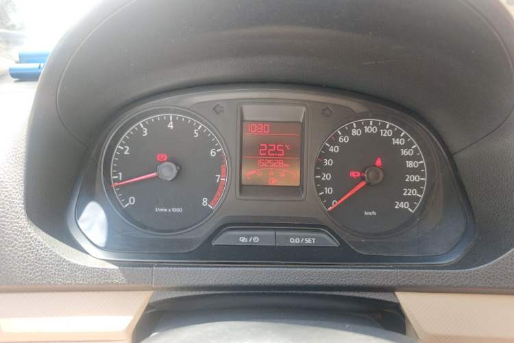 Used Volkswagen Jetta 2015 1.6L Manual Fashion Edition Odometer Close Up