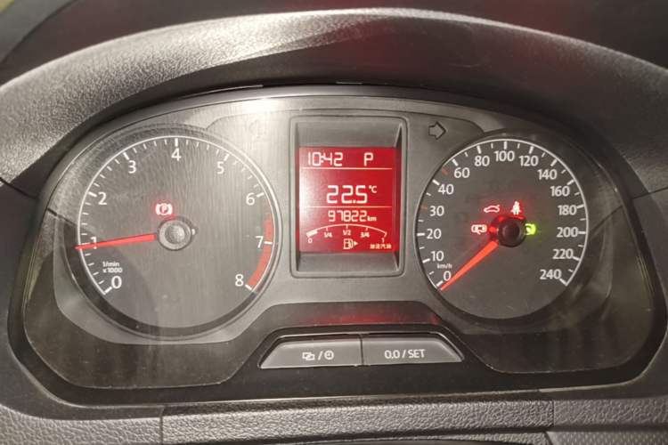 Used Volkswagen Jetta 2015 Value Edition 1.6L Automatic Fashion Version Odometer Close Up
