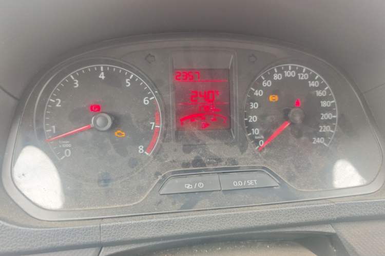Used Volkswagen Jetta 2015 1.4L Manual Fashion Model Odometer Close Up
