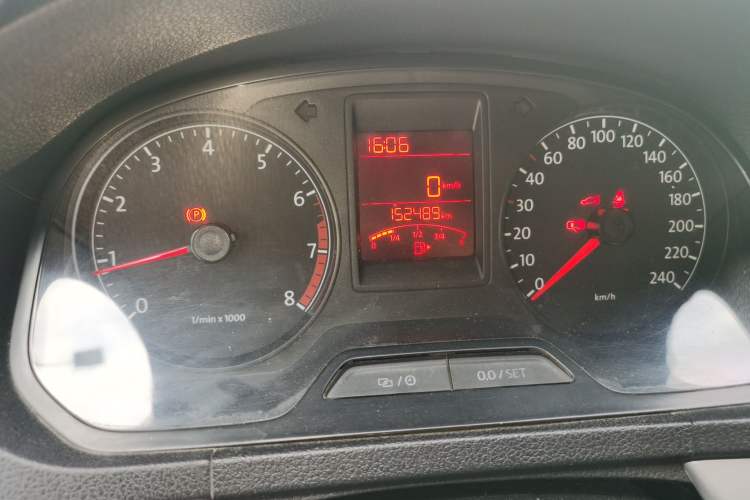 Used Volkswagen Jetta 2015 1.6L Manual Comfort Model Odometer Close Up