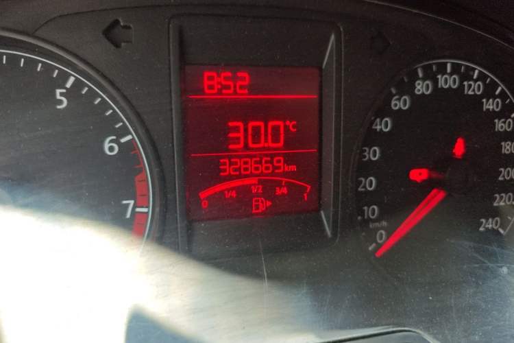 Used Volkswagen Jetta 2015 Value Edition 1.6L Manual Fashionable Style Odometer Close Up
