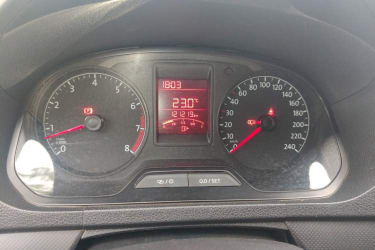 Used Volkswagen Jetta 2015 Value Edition 1.6L Manual Fashionable Style Odometer Close Up