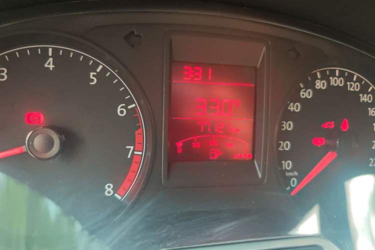 Used Volkswagen Jetta 2015 Value Edition 1.6L Manual Fashionable Style Odometer Close Up