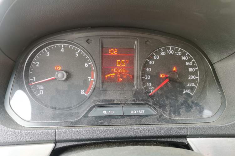 Used Volkswagen Jetta 2015 Zhuihui Edition 1.4L Manual Fashion Model Odometer Close Up